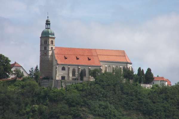 Wallfahrtskirche Bogenberg - eine Kirche, die ich zusammen mit ihrem Berg fotografiert habe. Sie bilden eine feste Einheit.