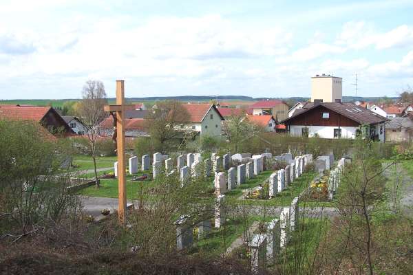 Der Gemeindefriedhof von Hofkirchen