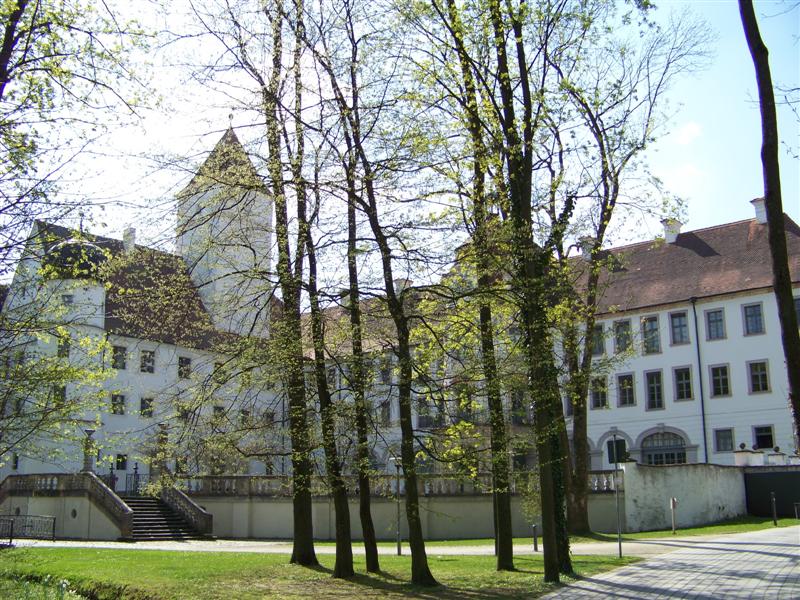 Schloss Alteglofsheim mit Schlosskapelle.